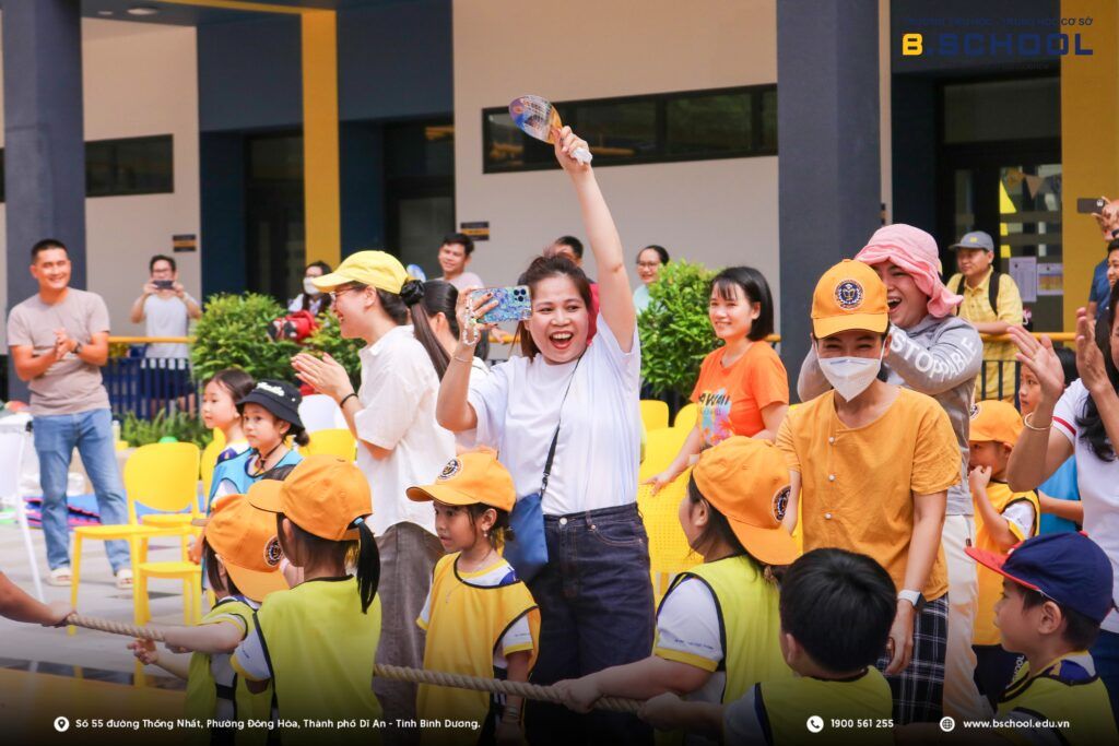 Phụ huynh đồng hành cùng con tại B.School Olympic Day 2024