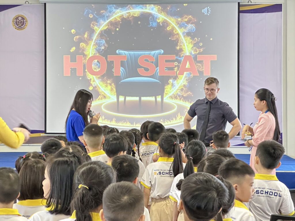 Học sinh B.School tham gia Hot Seat