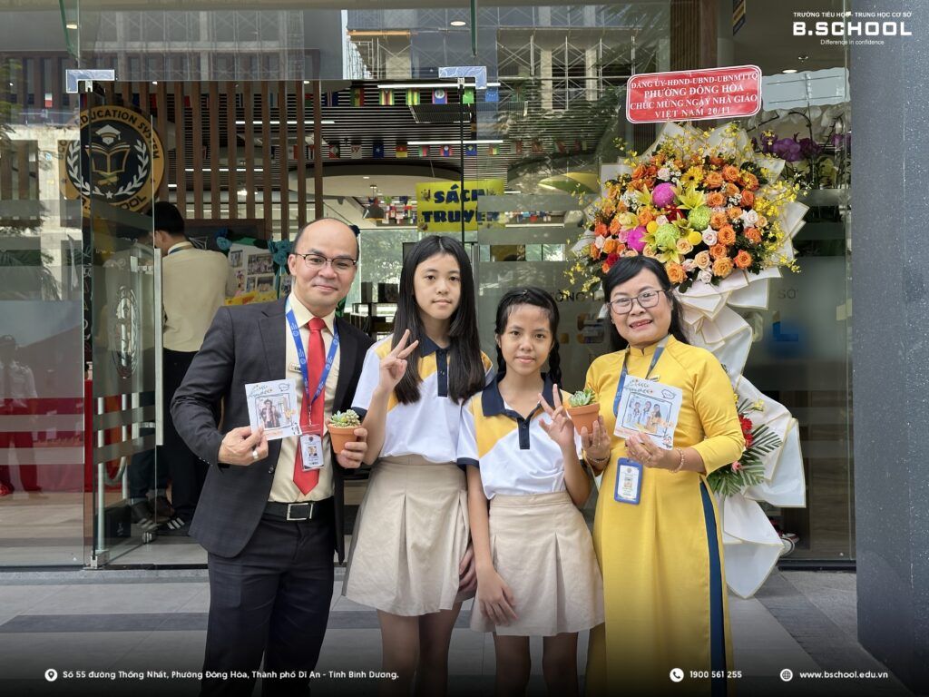 Thầy cô B.School nhận hoa và lời tri ân từ học sinh.