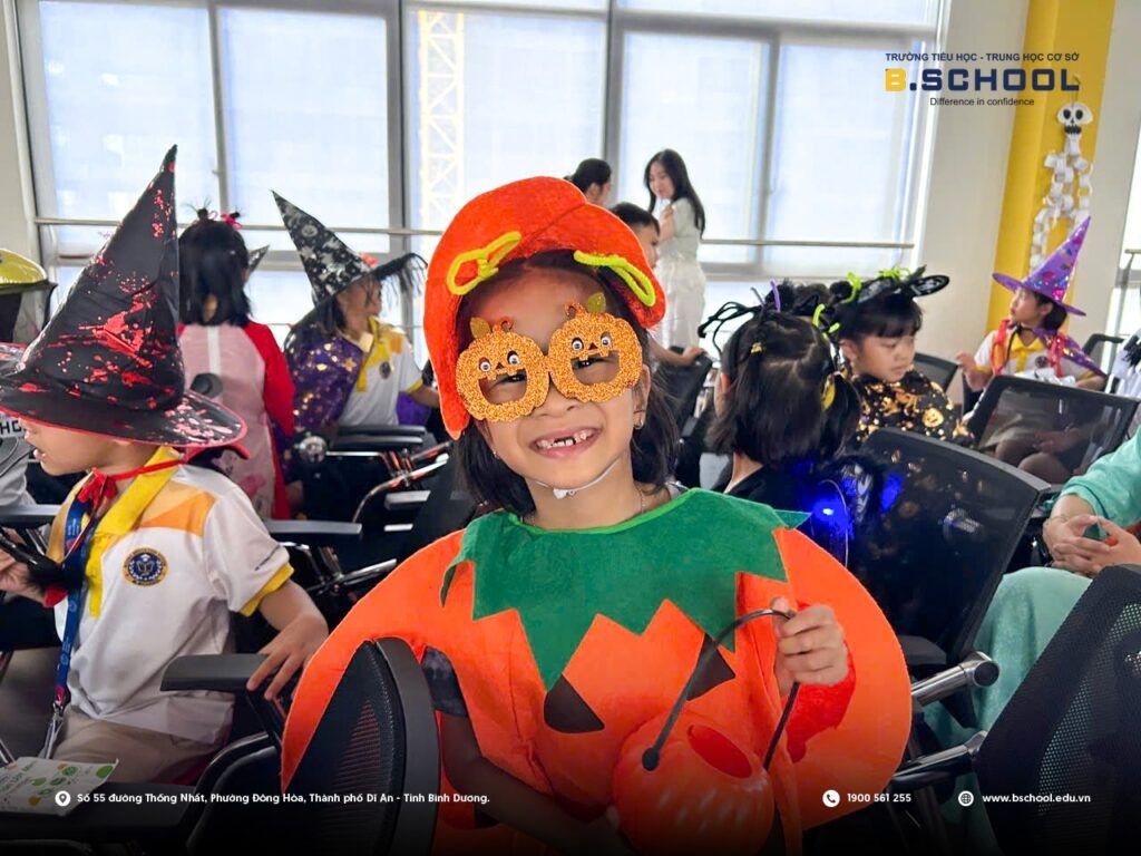 Học sinh thích thú với tạo hình Halloween đầy vui nhộn