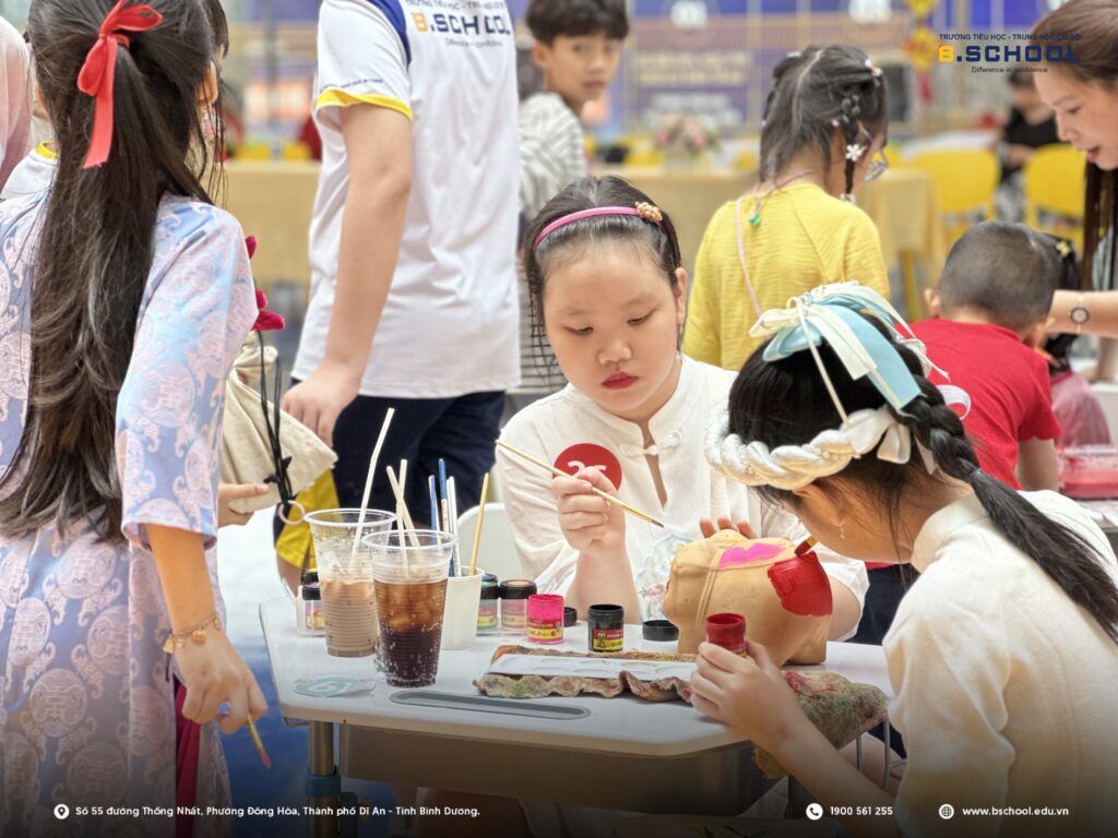 Cuộc thi trang trí heo đất tại Hội Xuân B.School